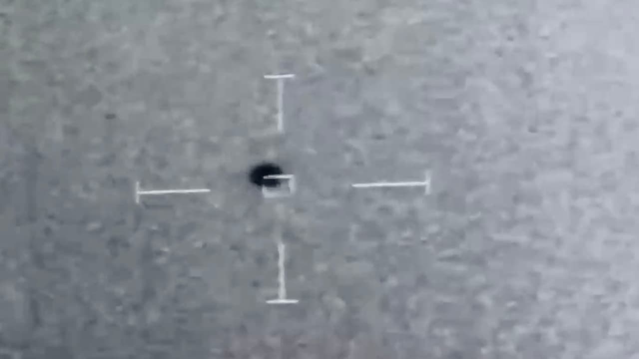 <b>En video.</b> 
<b>Ejército confirma la autenticidad de videos de OVNIS en San Diego, California</b>
<br>
<br>El ejército de los Estados Unidos confirmó la autenticidad de imágenes que muestran objetos voladores no identificados. Se trata de fotografías y videos tomados por personal de la Marina en 2019 en el área de la costa de San Diego en California.