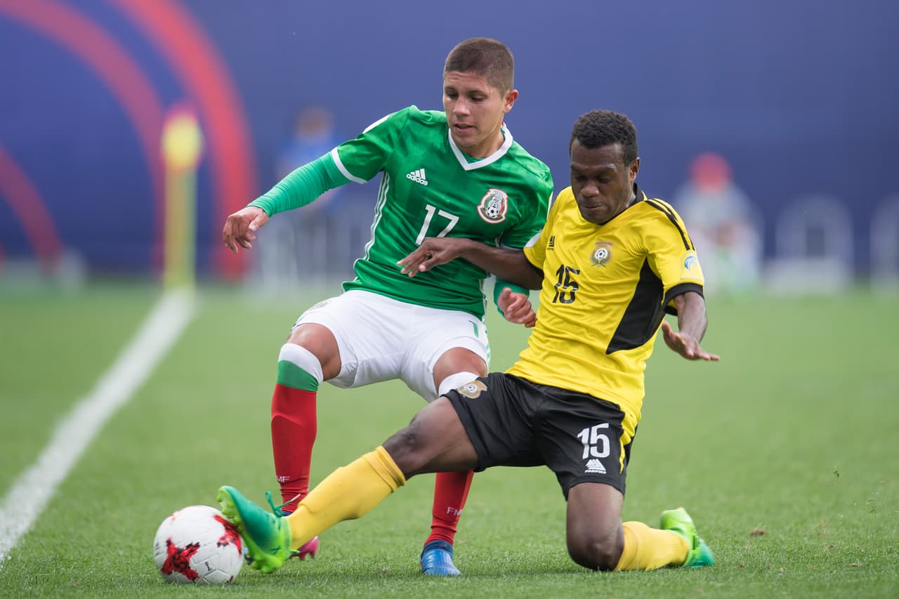 Vanuatu se mostró muy firme para evitar que México desplegara con claridad su fútbol en este partido del grupo B.
