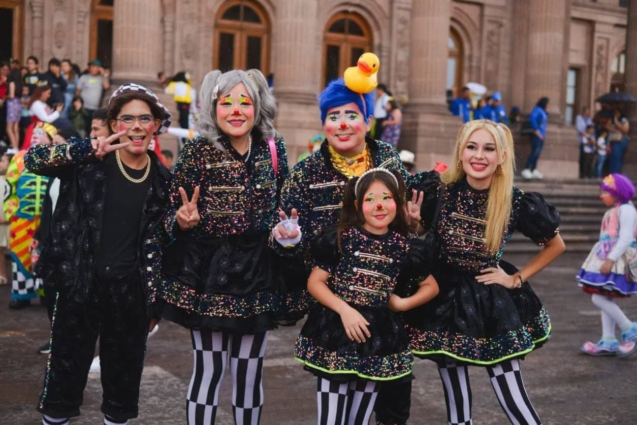 Payasos Balin y Perlita (Chiken Family Los pollitos).