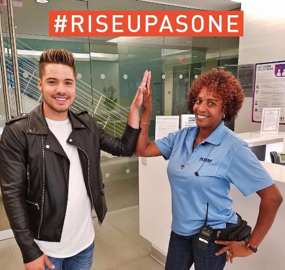 William Valdes: "Me sumo a#RiseUpAsOne el evento que celebra la diversidad y la unidad. Aquí les comparto mi ejemplo al formar parte de#VotaPorTuAmerica y el porqué es importante para mi". (Agosto 30, 2016)