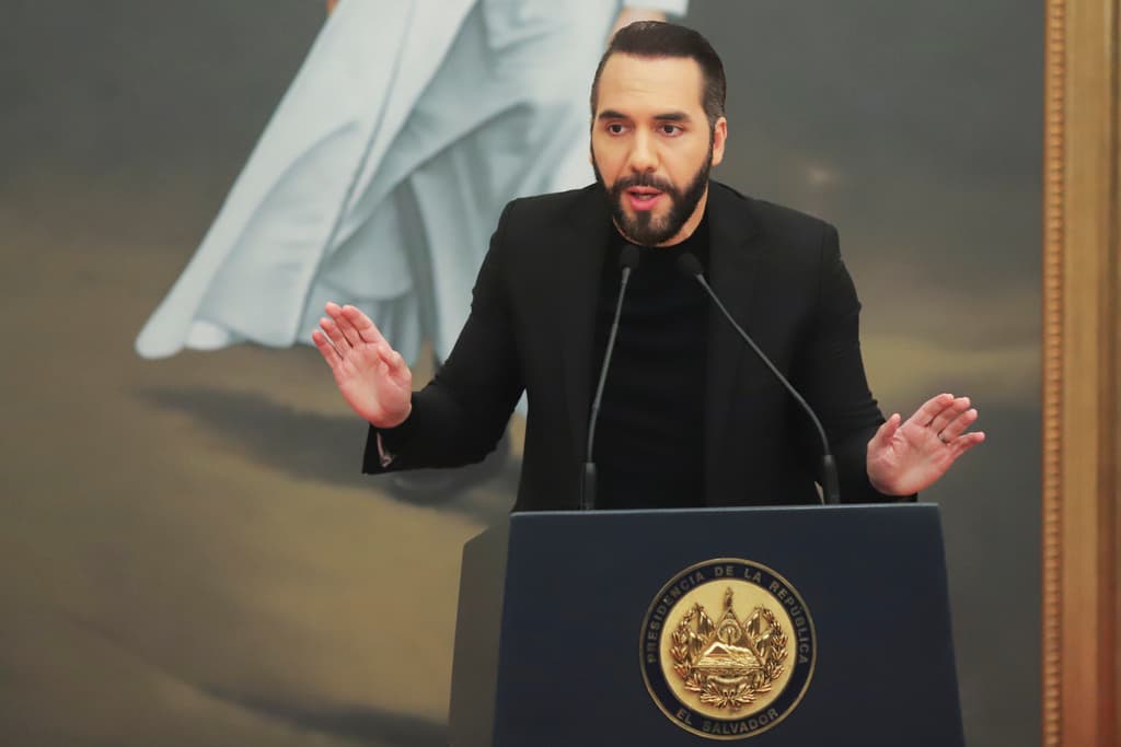 "Transnacionalización del estado de excepción": ¿viola Bukele el derecho internacional al encarcelar venezolanos sin condena?