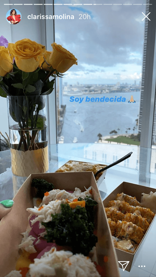 En otra imagen mostró la comida que le hizo llegar su compañero de show y se dijo "bendecida" por tal atención. 
<br>