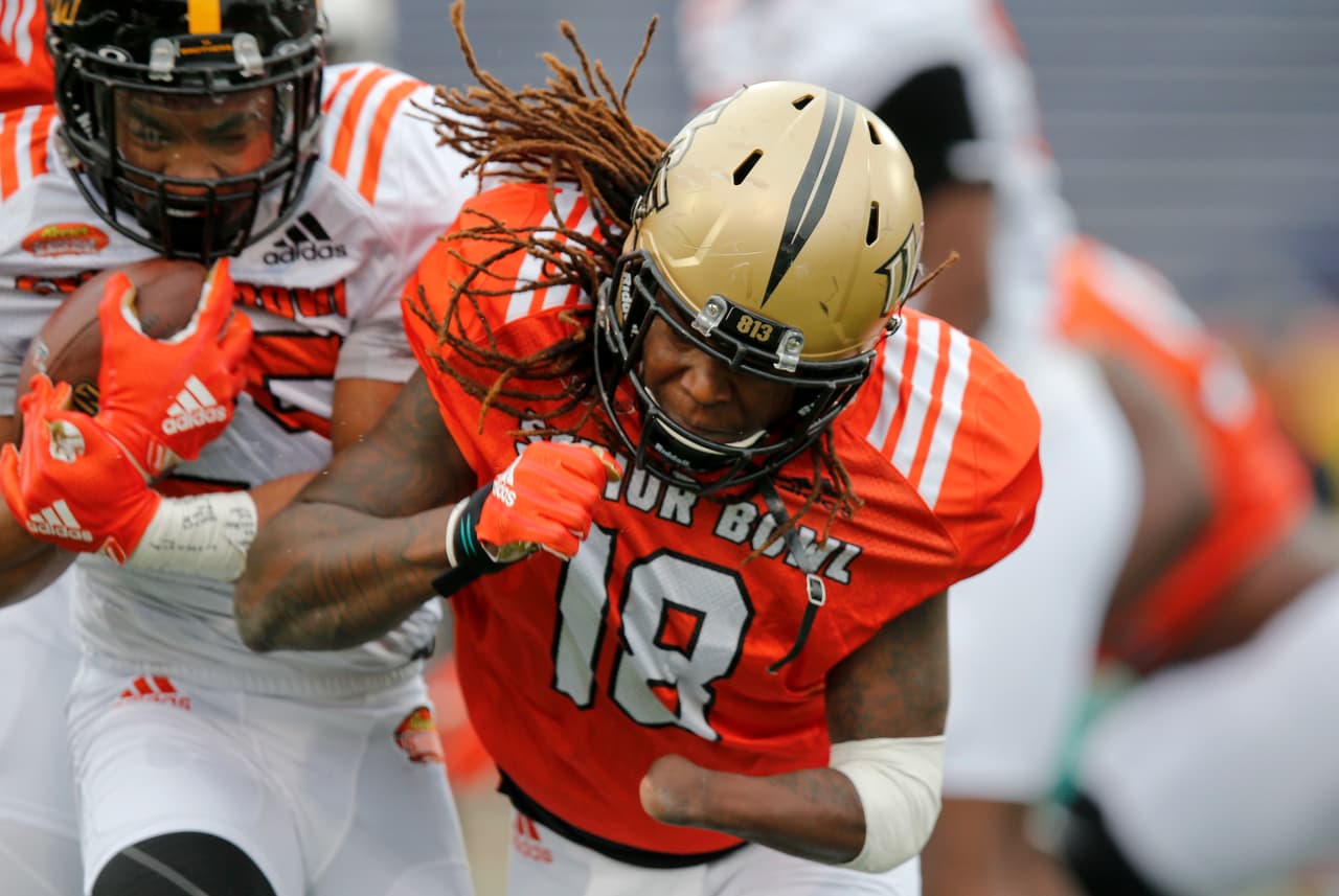 Shaquem Griffin de Florida Central (18) durante la práctica del equipo South rumbo al Senior Bowl. El linebacker está audicionando para scouts, entrenadores y ejecutivos de la NFL.