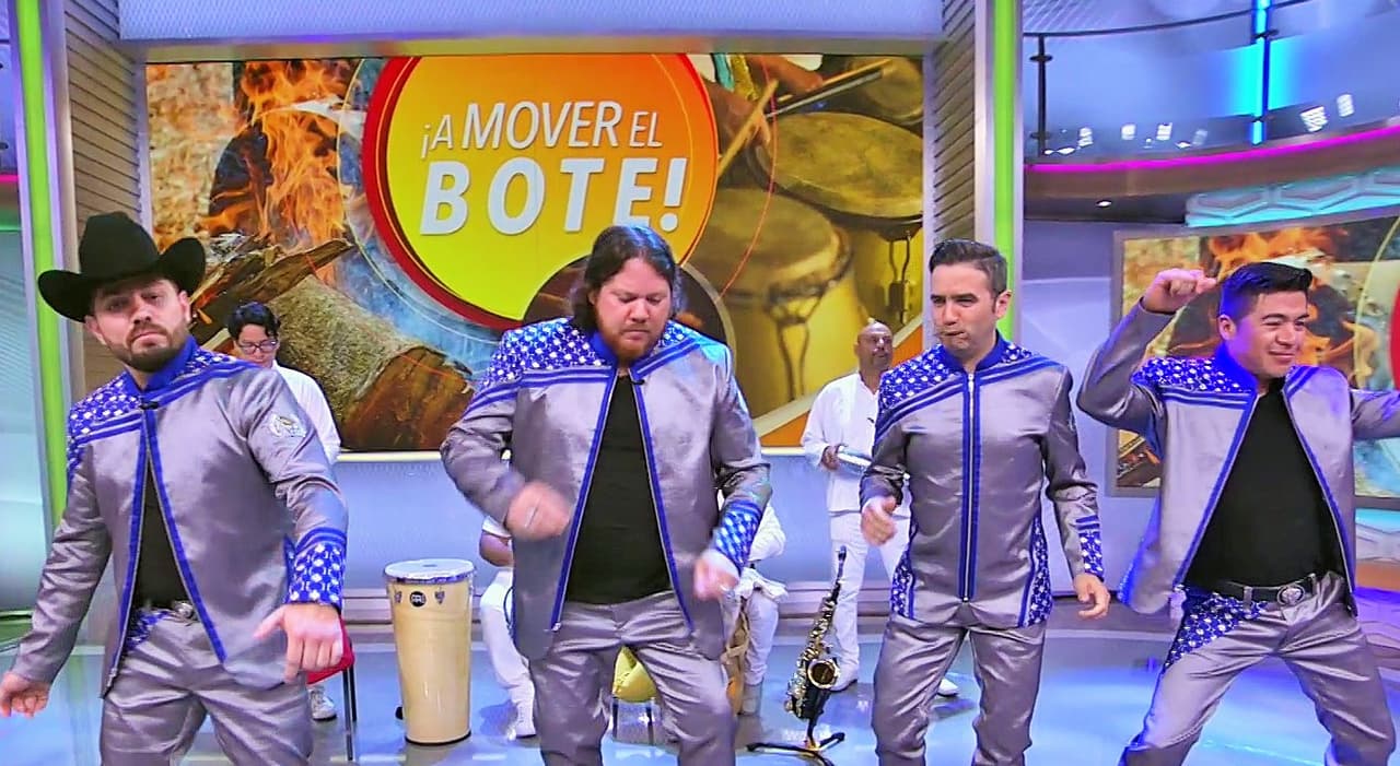 Nuestros conductores no solo compitieron entre ellos, sino también con los integrantes de la agrupación Voz de Mando. Los músicos no se cohibieron e hicieron su mayor esfuerzo para demostrar que también tienen habilidadaes como bailarines.