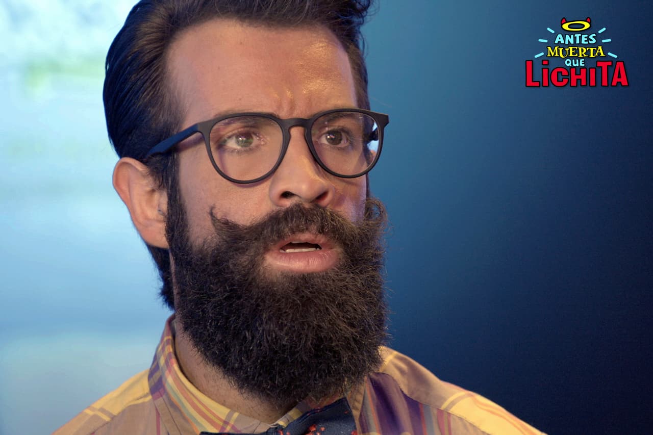 Durante la presentación, Braulio descubre que Alicia robó la idea de su guión para la campaña de “Papel Higiénico Angelical”.