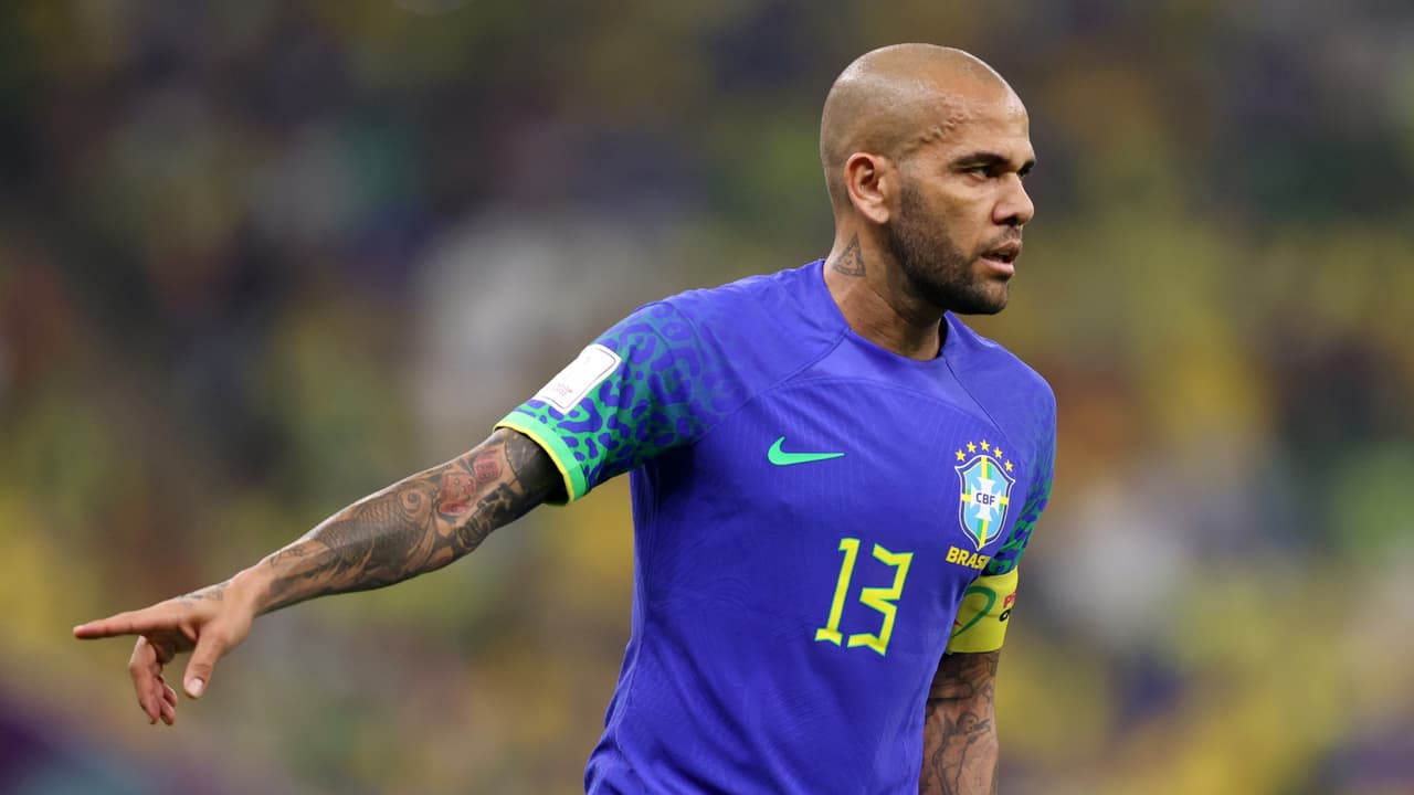Dani Alves busca entregar su pasaporte y usar rastreador si sale de la cárcel