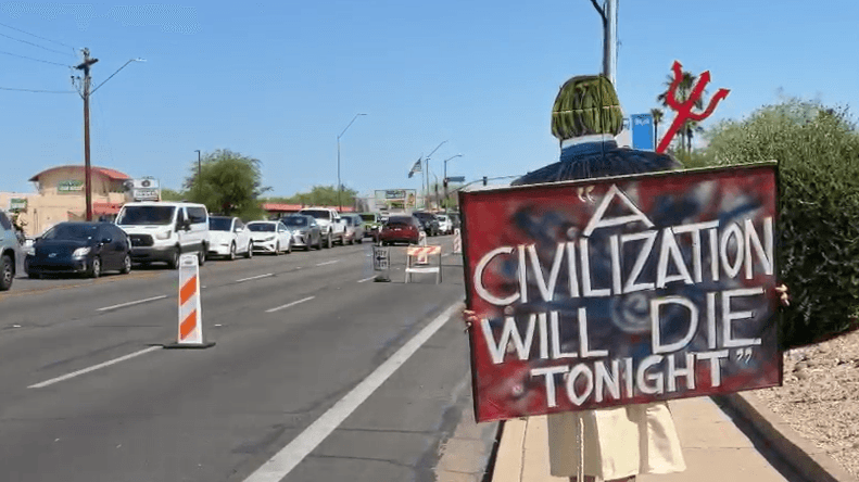 El ambiente entorno a la visita de Donald Trump a Phoenix para evento ‘Build The Red Wall’ de Turning Point USA