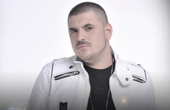 Durante sus shows en México se mantiene rodeado de policías y guarda espaldas, señalan las noticias mexicanas