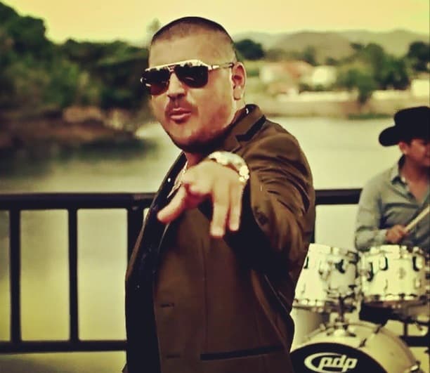 Además de eso, en sus conciertos han ocurrido cosas desagradables. En febrero de 2014, en uno de los recintos donde estaba dando un show, encontraron un cuerpo decapitado.