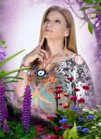 “Sí me da miedo, pero es para prevenirlos y que ellos tomen conciencia porque si Mhoni ya le atinó a tantas cosas, pues me prevengo y trato de no ir a esos lugares, o bien, rezar más, ponerse un listón rojo”.