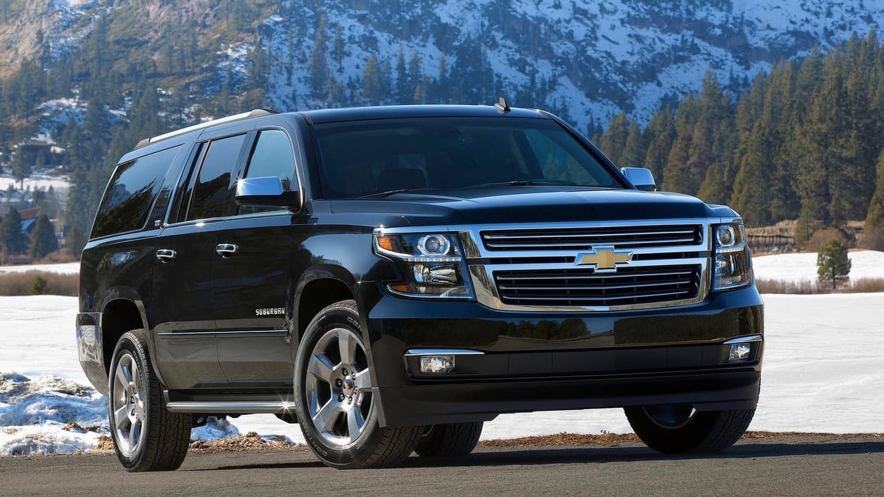 La 
<b>Chevrolet Suburban</b> ha estado a la venta desde hace 83 años, siendo el nombre de modelo más antiguo del mundo y llevando una gran tradición sobre sus ruedas. La Suburban actual es uan versión extra larga de la Tahoe, SUV grade de Chevrolet.
<br>
<br>La Suburban es un vehículo utilizado principalmente para el transporte familiar por lo que suelen quedarse en manos de sus dueños por largos periodos de tiempo, hasta que dejan de ser necesarios.
<br>
<br>En la imagen, la Chevrolet Suburban 2018.