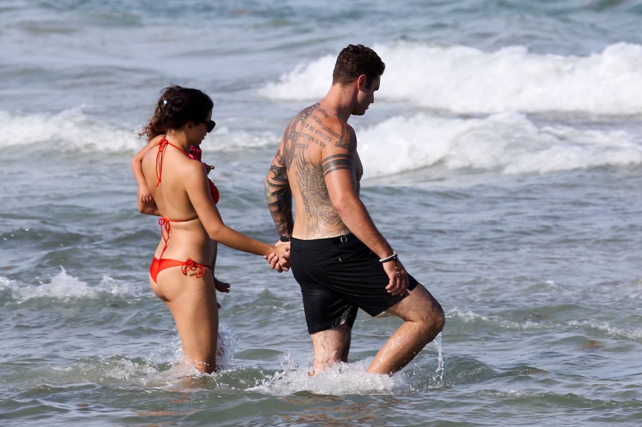 También se la vio acompañada de su acuerpado novio, Joe.