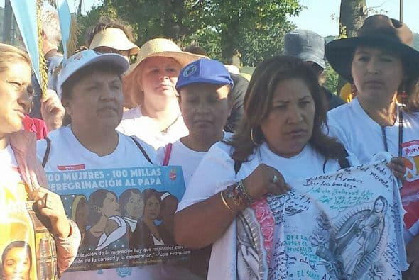 Partieron desde la entrada de la cárcel de ICE en York, Pensilvania, y tienen la esperanza de hablar con el Papa.