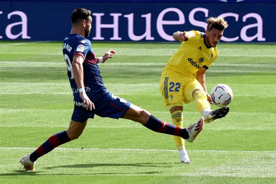 Cadiz goleó 2-0 al Huesca. Alvaro Nagredo y Jorge Pombo son los anotadores del partido.