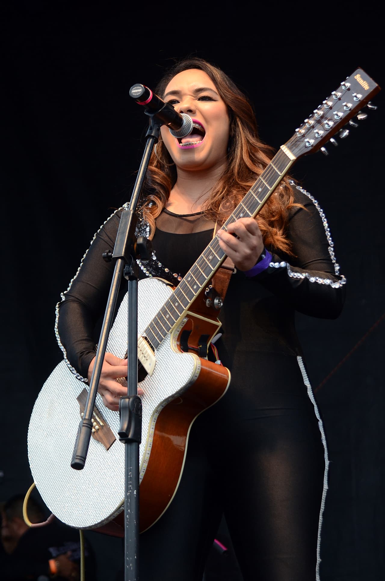 Con su talento y belleza prendieron la fiesta callejera del Latin GRAMMY