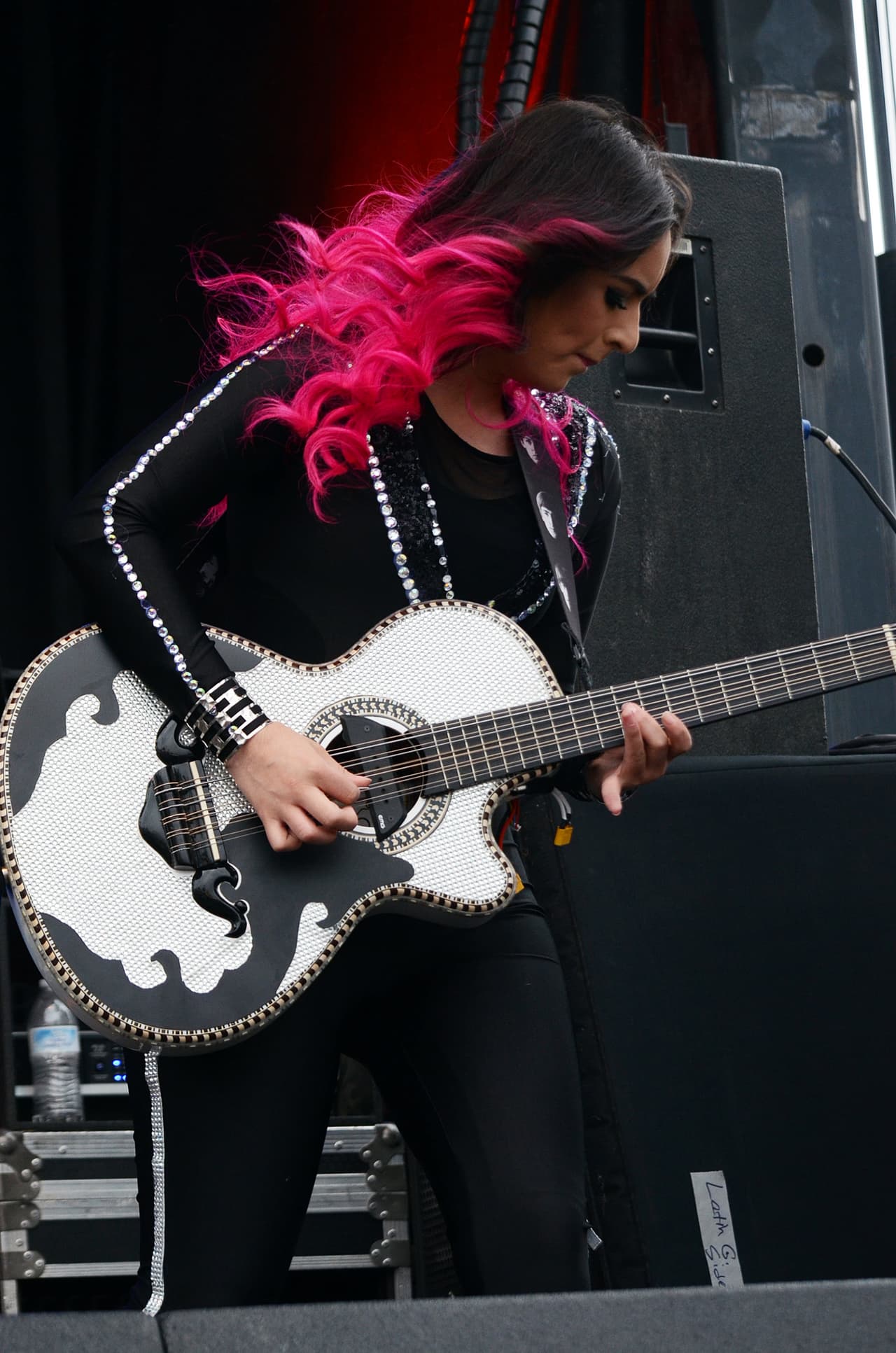 Con su talento y belleza prendieron la fiesta callejera del Latin GRAMMY