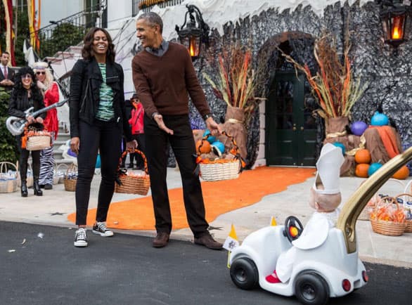 Hasta los Obama recibieron a niños pidiendo dulces.