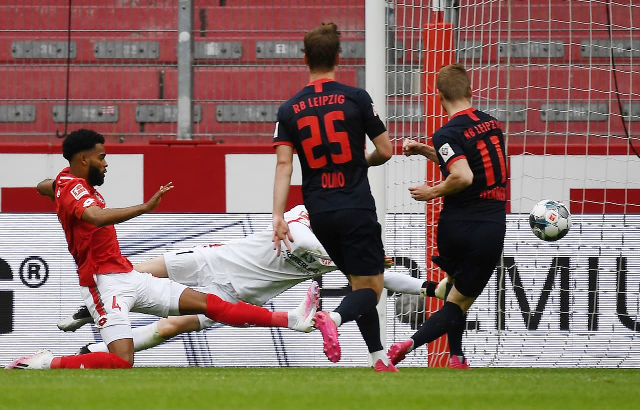 <b>¿Fuera de ritmo? ¡Muchos goles! </b>
<br>- El total de goles durante los 55 encuentros es de 166 anotaciones. Nada mal, considerando que se ausentó el futbol en Alemania durante más de dos meses.
<br>- 
<b>Fecha 26:</b> 27 goles
<br>- 
<b>Fecha 27:</b> 32 goles
<br>- 
<b>Fecha 28:</b> 25 goles
<br>- 
<b>Fecha 29:</b> 31 goles
<br>- 
<b>Fecha 24 </b>(Pendiente): 3 goles
<br>- 
<b>Fecha 30:</b> 21 goles
<br>- 
<b>Fecha 31:</b> 27 goles