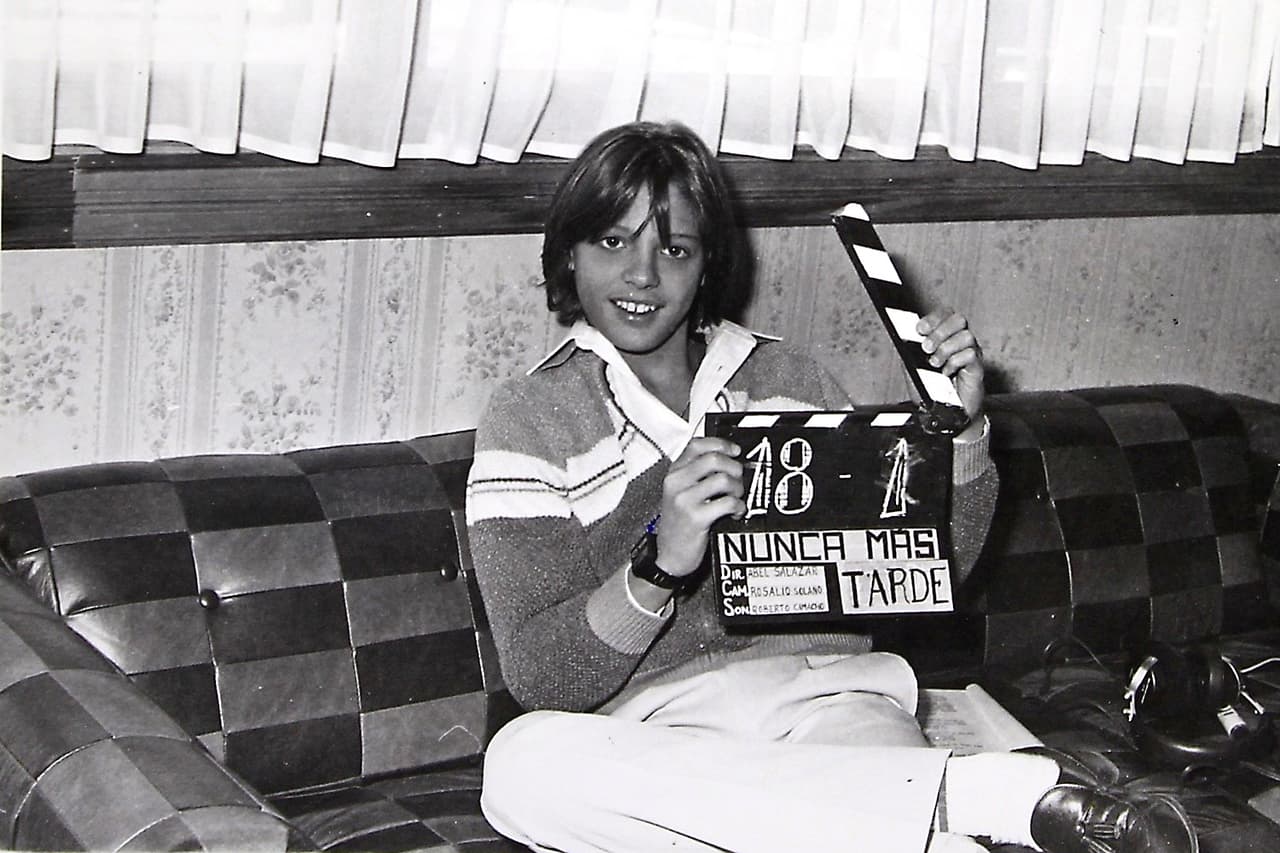 Gracias al gran recibimiento que tuvo por parte de la audiencia, pudo adentrarse en otras artes. En 1983, por ejemplo, participó en su primera película, titulada ‘Ya nunca más’ y que se estrenó un año después.