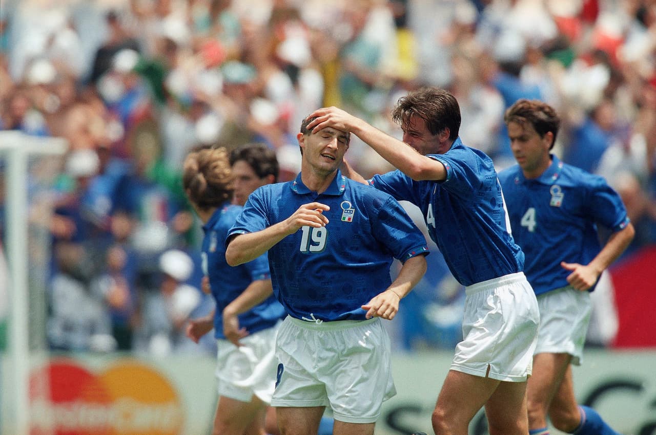 Poco después del inicio del segundo itempo, Daniele Massaro puso al frente a la
<i>Azzurra </i>con el 1-0 parcial, al batir a Jorge Campos en un mano a mano.