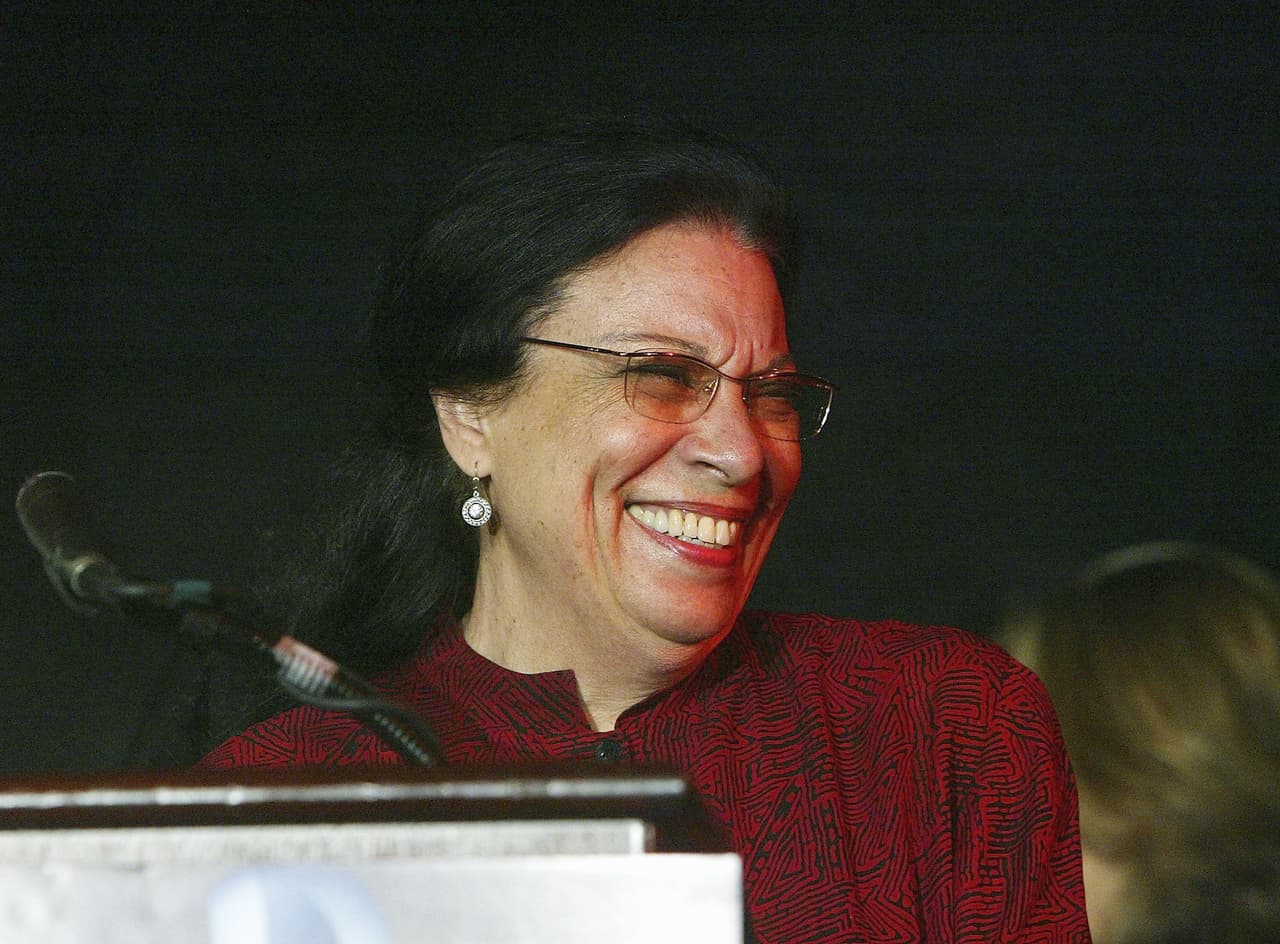 La actriz 
<b>Shelley Morrison, </b>recordada por interpretar a la empleada doméstica salvadoreña Rosario Salazar, en 
<b><a href="https://www.univision.com/entretenimiento/will-grace-regresara-a-la-television">la comedia estadounidense 'Will & Grace'</a></b>, murió este domingo 1 de diciembre, en Los Ángeles, California. Tenía 83 años.