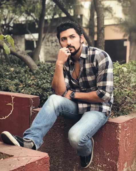 Desde el año pasado Miguel se está abriendo paso en el mundo de la música y desde el año pasado lanzó su tema 'Al natural'.