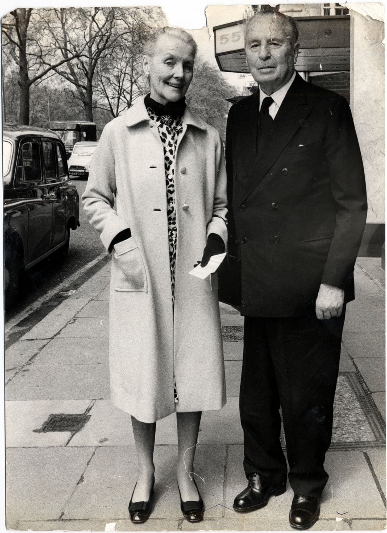 Sir Oswald Mosley (1896 - 1980) British Politician And Founder Of The British Union Of Fascists With His Second Wife Diana Mitford Diana Mosley (died August 2003). The Couple Are Pictured Arriving At The Dorchester For Foyles Luncheon.