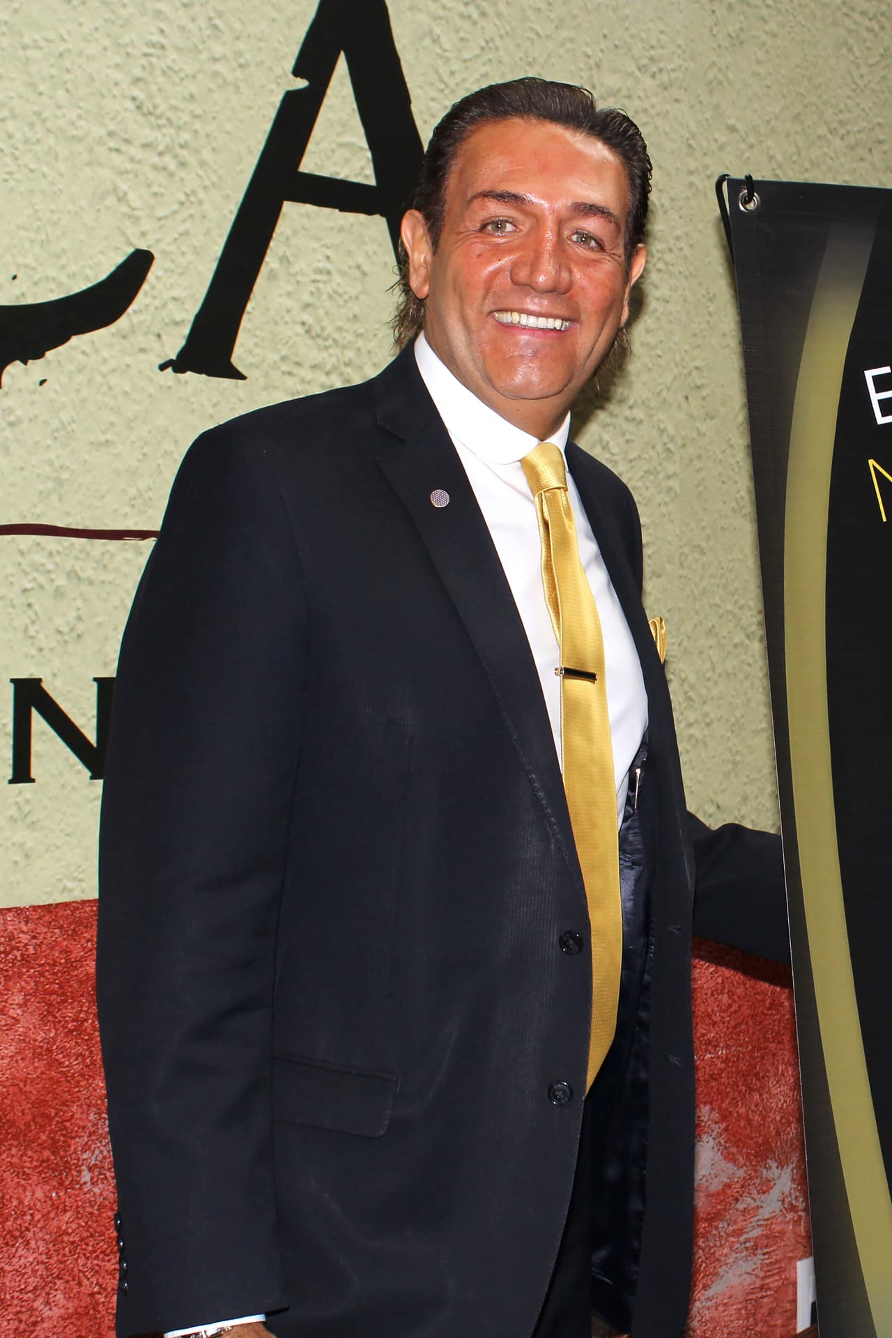 Para esta segunda temporada también se unió al elenco el conductor Fabián Lavalle, quien con su estilo logró permancer por más de dos años en el programa.