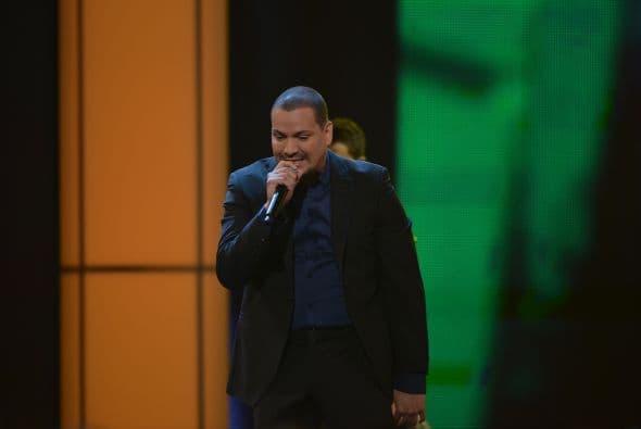 La noche de Premio Lo Nuestro comenzó a lo grande y con muy buen ritmo gracias a Victor Manuelle.