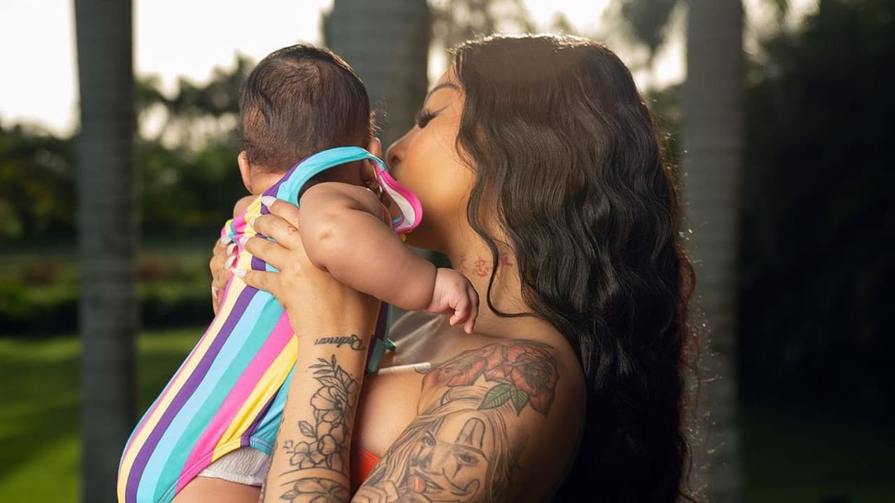 Ya no le molesta mostrarla: Yailin deja ver el rostro de su hija Cattleya por primera vez