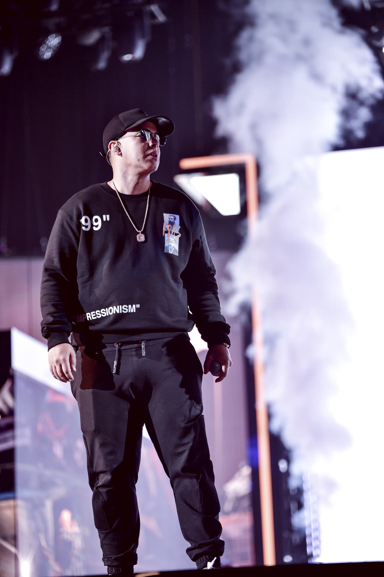 Yankee 
<b>también mantiene hábitos saludables</b> como la hidratación, algo que estuvo haciendo durante todo el ensayo. Pero nótese bien: no pidió soda, ni café... solamente agua.