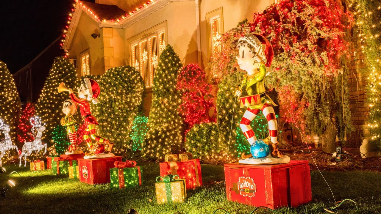 <h3 class="cms-H3-H3">Información adicional de tráfico y seguridad</h3>
<ul>
 <li><b>Entradas y salidas</b>: Los visitantes deben ingresar desde <b>Westwood Drive</b> en <b>Randol Mill Road</b>. No se permitirá la entrada desde otras calles 🚫</li>
 <li><b>Prohibiciones</b>: No se permitirán autobuses turísticos ni limusinas en Porto Bello Court, Waltham Court o Postbridge Court 🚫</li>
 <li><b>Salida</b>: Los visitantes pueden salir del vecindario por <b>Westwood Drive</b> hacia <b>Randol Mill Road</b>, o por Bowen Road hacia el sur 🔄</li>
</ul>