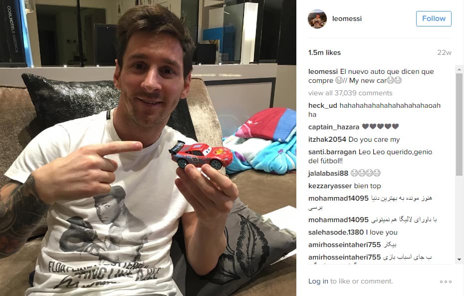 El futbolista nacido en Rosario, en la provincia argentina de Santa Fe, salió pronto a desmentir aquella noticia. Lo hizo publicando en su cuenta oficial de Instagram esta imagen en la que bromeó respecto a aquel rumor, sosteniendo en su mano un auto de juguete. "El nuevo auto que dicen que compré", escribió en la red social.