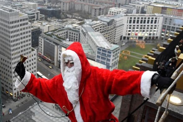 Este Santa sorprendió a todos en Berlín.
