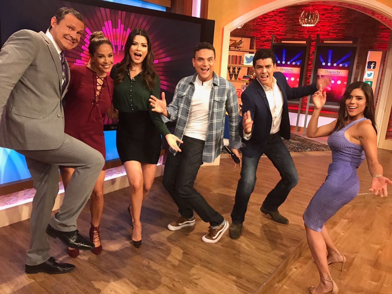 Silvestre Dangond prometió buena música y energía esta mañana.