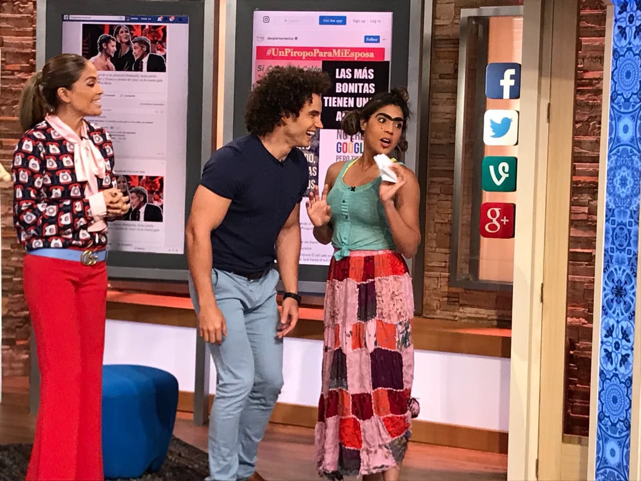 Parece que Mela quedó flechada con nuestro invitado.