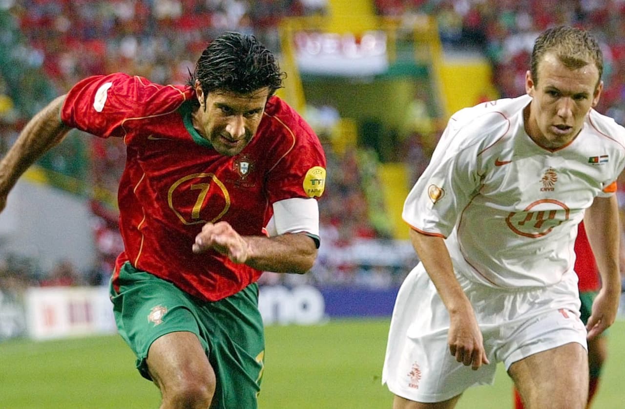 Debutó con 19 años en la Selección Nacional. Fue en un amistoso contra Portugal y usó la número 19.