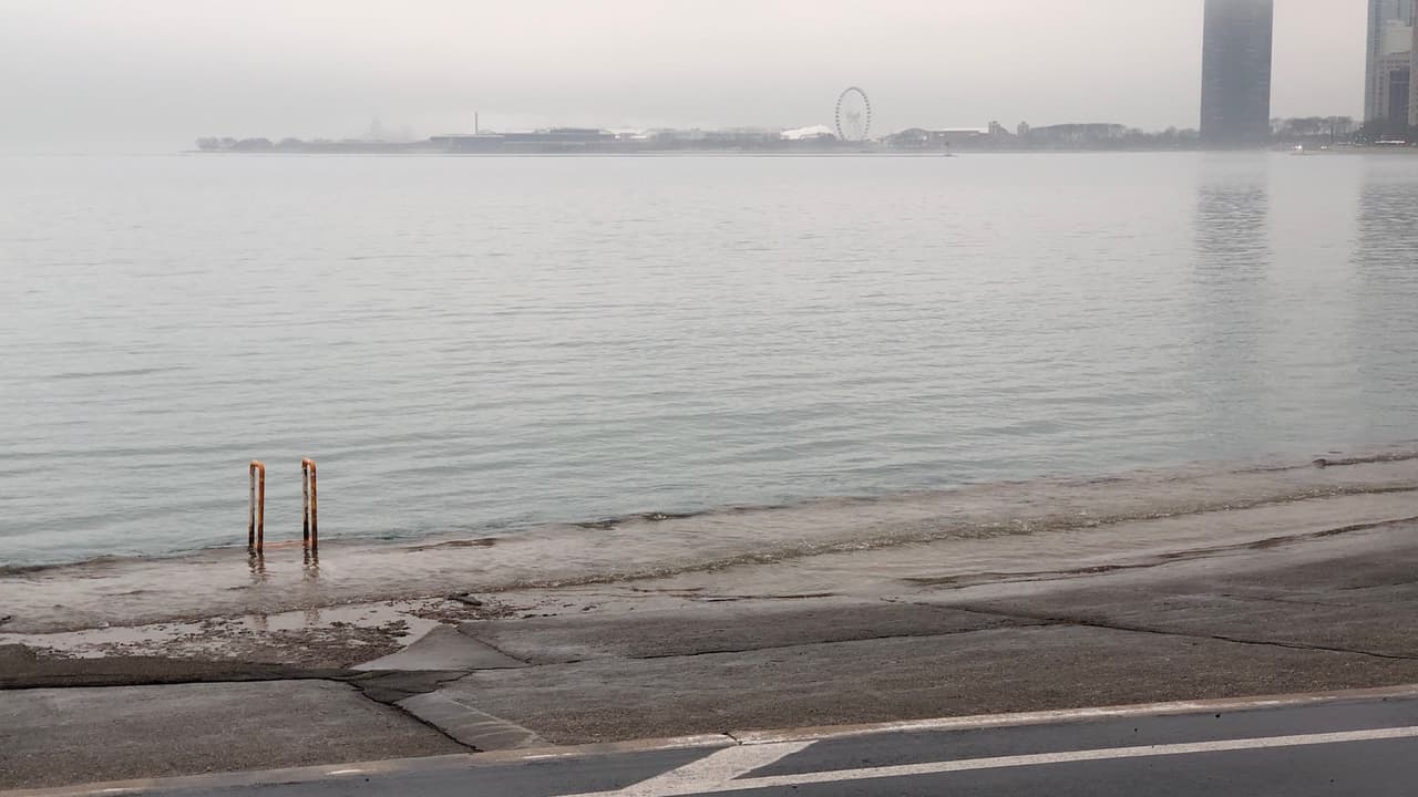 Esta vigilancia por fuertes oleajes y posibilidad de inundación, tendrá sus peores momentos el viernes por la noche y sábado por la mañana, antes de terminarse.