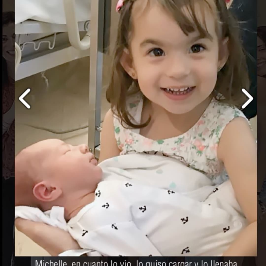 Con esta sonrisa recibió a su hermanito Liam.