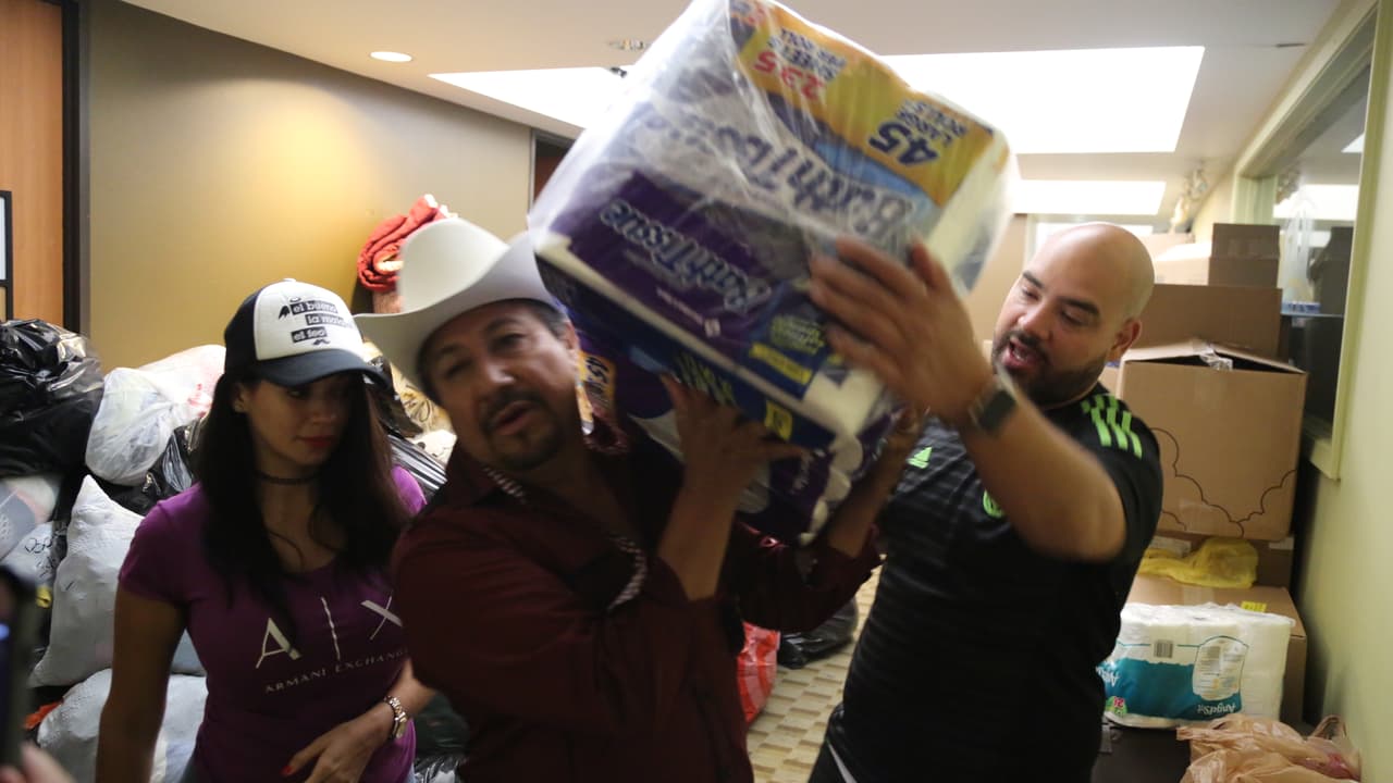 Raúl 'El Pelón', Carla Medrano y El Feo ya están en Texas y quedaron sin palabras por ver el apoyo de todos sus radioescuchas en Dallas.