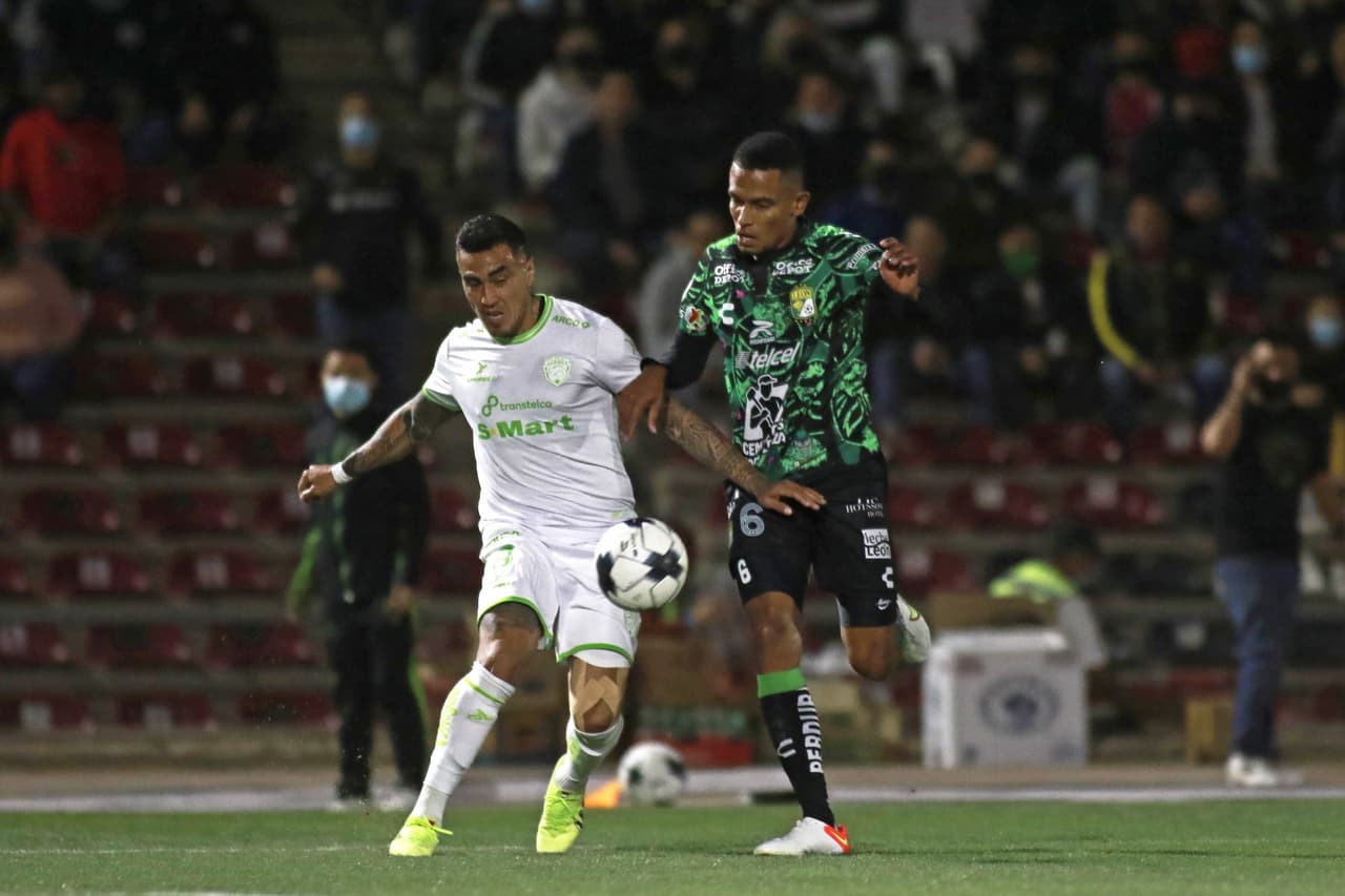 El Estadio Olímpico Benito Juárez fue testigo de un primer tiempo soso y trabado en todos los sectores del campo.