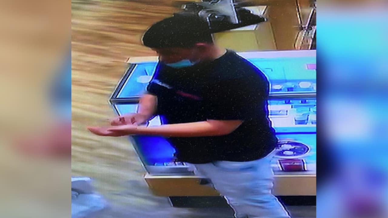 Buscan a sospechoso de robar una joyería en Gwinnett: Es un hispano de entre 16 y 20 años, según la policía