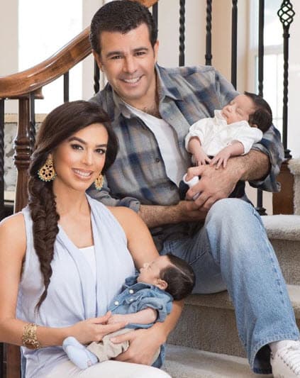 27. Cuando los pequeños nacieron, Biby tenía 42 años y Eduardo 44.