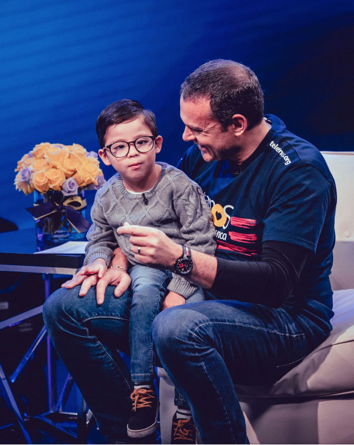 Cada año, el talento de Univision y muchas más celebridades se pone la camiseta de TeletonUSA para apoyar de corazón a los niños y niñas del CRIT de San Antonio, Texas.