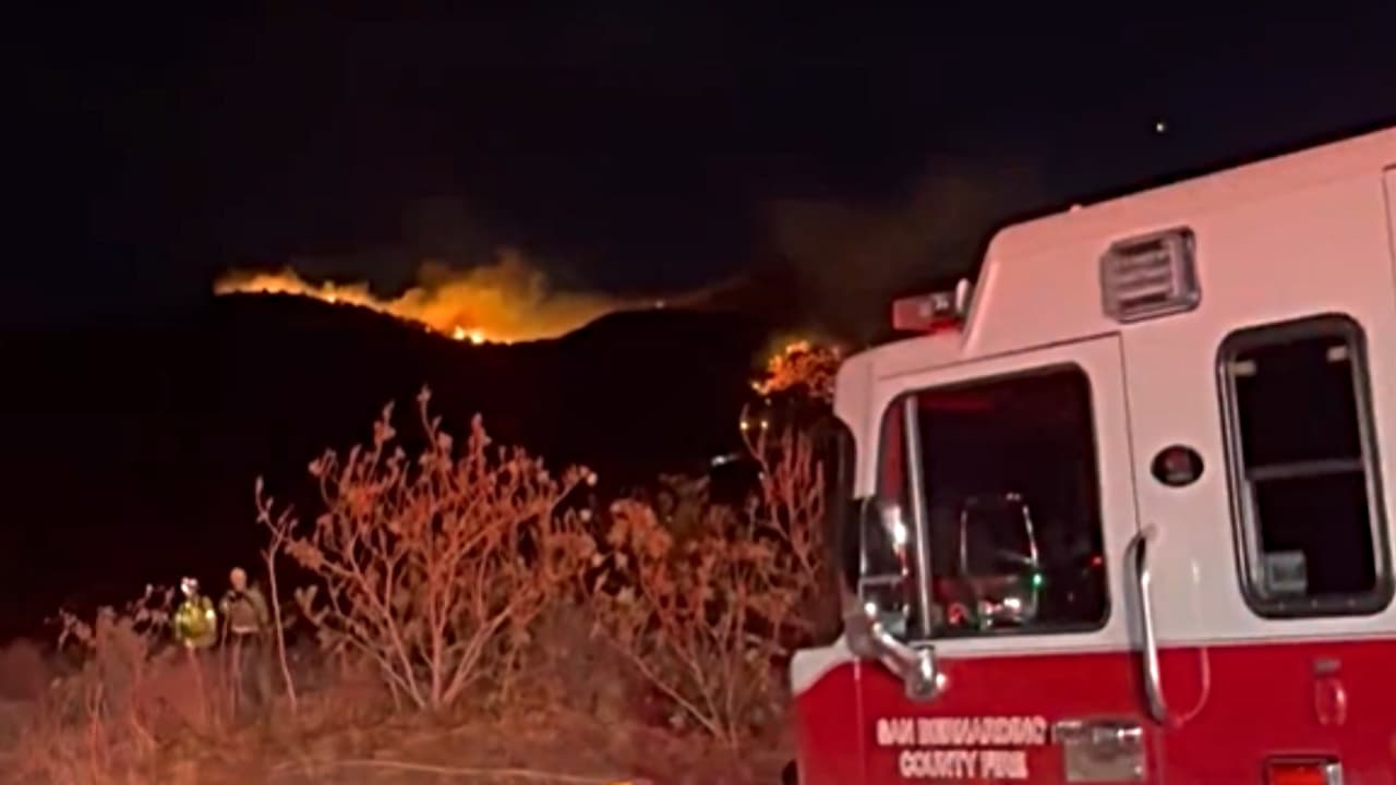 Emiten advertencias de evacuación por incendio Canyon Crest en Riverside