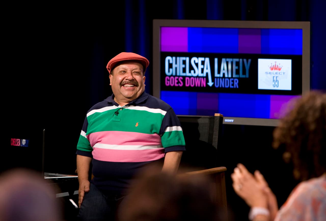 El actor 
<b>Jesús Melgoza</b>, mejor conocido 
<b><a href="https://www.instagram.com/chuybravo/" target="_blank">Chuy Bravo</a></b>, murió este domingo, 15 de diciembre, a los 63 años, en la Ciudad de México, donde se estaba quedando con unos familiares. Este lunes se informó que 
<b>un infarto agudo del miocardio</b> causó su fallecimiento.