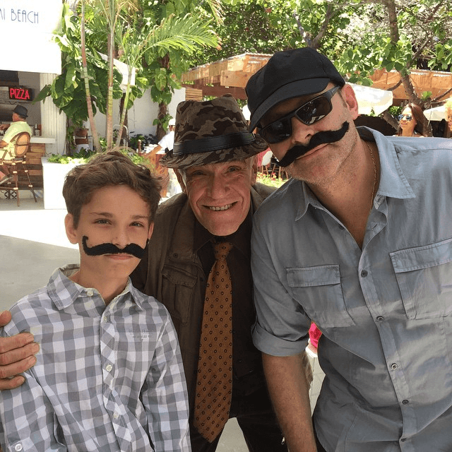 '3 generaciones juntas festejando el día del padre!!! ' compartió Alan