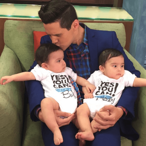 ´A Dios lo encuentras en las cosas mas puras y verdaderas, cuando abrazas a un niño, cuando ves a tu alrededor, cuando respiras la vida de la flor, hasta cuando sientes el aire fresco, desde una mañana, hasta la luz de la noche. Cierra los ojos: Palpalo! Alli esta Dios. Dentro de ti. Gracias Por estas maravillosas oportunidades papa Dios. Por mi gran familia #yesyoucandietplan' expresó Alejandro