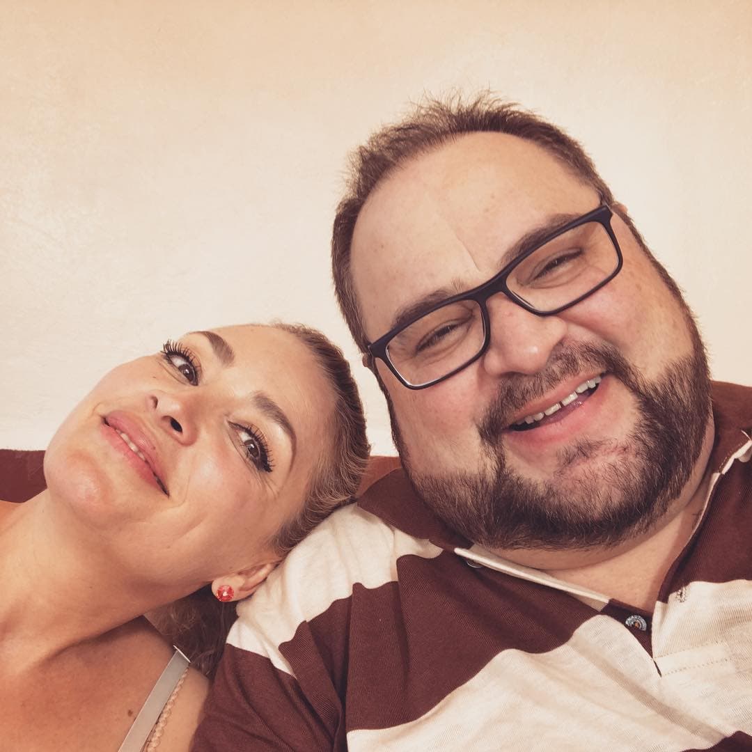 El comediante y su esposa tienen dos hijas, Natasha y Yessica; la última, de acuerdo a las redes sociales de Manzano, fue parte importante en su pérdida de peso.