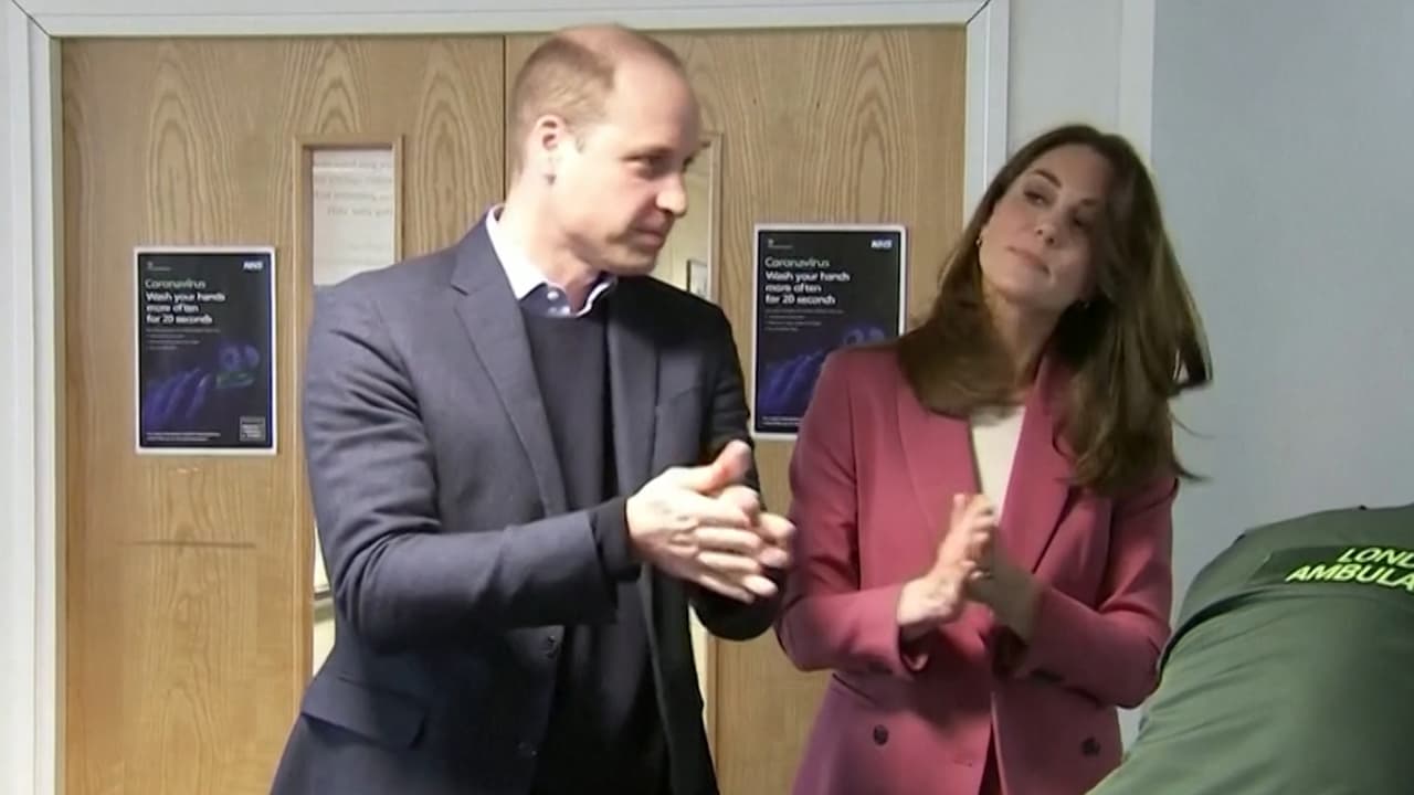 La fuente dijo que 
<b><a href="https://www.univision.com/famosos/reina-isabel-principe-william-reencuentro-familia-real-cuarentena-fotos" target="_blank">el duque de Cambridge ha "aceptado"</a> </b>su papel y "el camino trazado para él". 
<br>